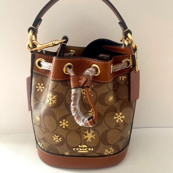 Coach Dempsey Drawstring Bucket Bag 15 In Signature Canvas With Snowflake Print - Picture 4 of 8